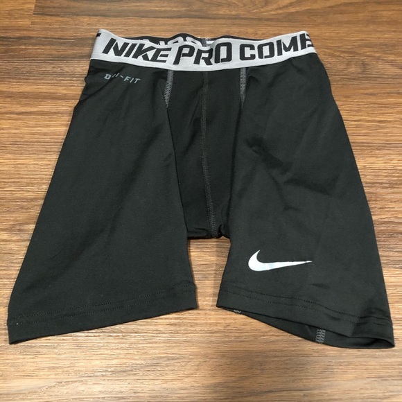 Nike Pro Combat Shorts - Picture 2 of 5